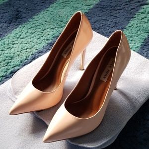 Steve Madden Pink Point toe Pumps
